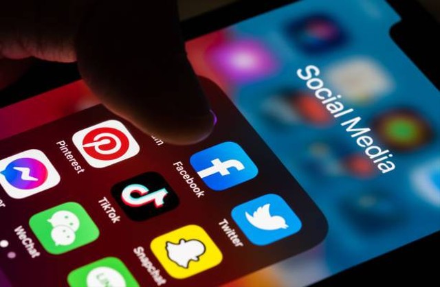 Waspada: Dampak Buruk Media Sosial Terhadap Anak dan Remaja